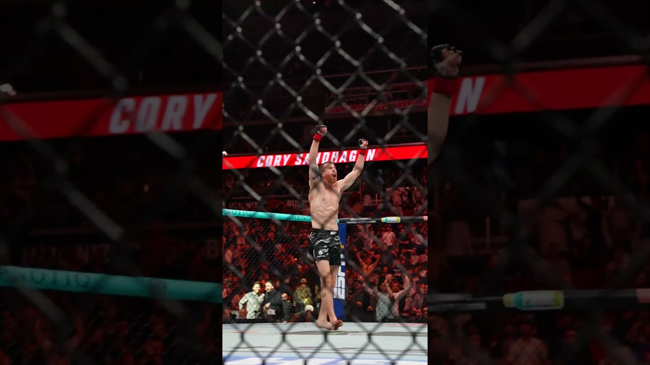 CORY SANDHAGEN GETS THE W! 💪 #ufcdesmoines