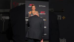 Erin Blanchfield weighs in at 125lbs 👊 #ufcvegas107