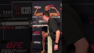 Deiveson Figueiredo is first on the scale this morning 😤 #ufcdesmoines