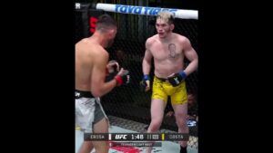 oh they're SWINGING swinging 😳😳 #ufcvegas106