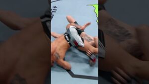 he's out, HE'S OUT!!! 😱 #ufcatlanta