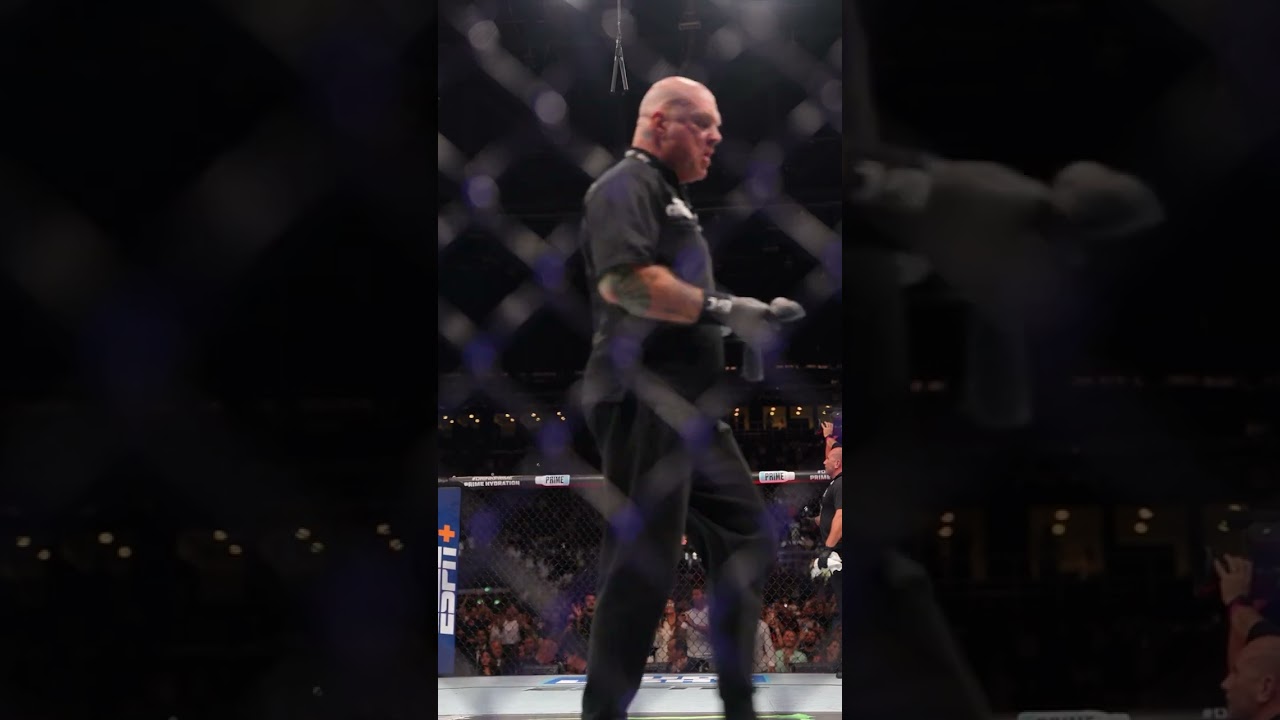 WHAT A FINISH 😱 #ufcbaku