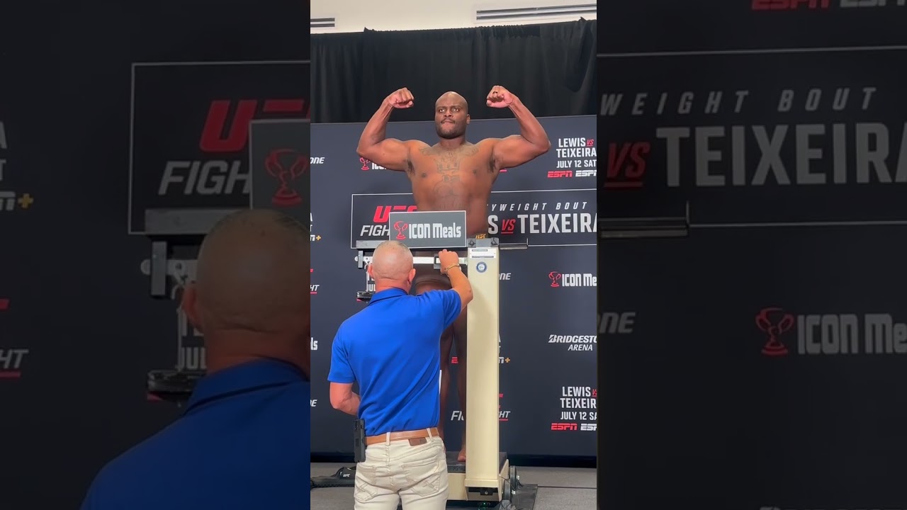 Derrick Lewis is locked in! 🔥#ufcnashville
