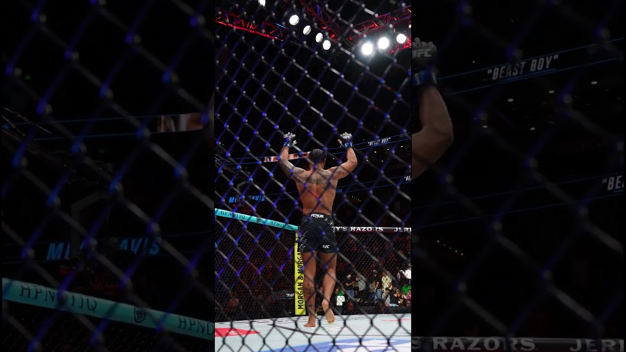 He's out!! 😤 #ufcnashville
