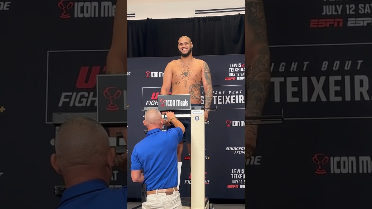 Teixeira is looking HUGE 😳 #ufcnashville