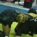 Persiapan @rishelaoskaa saat akan menghadapi Dede Dina di OP86
