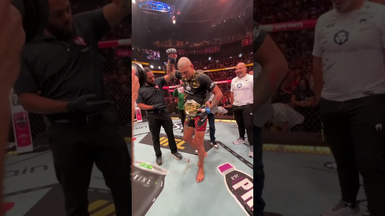 Alex Pereira WINS the Light Heavyweight Title! 🗿 #ufc320