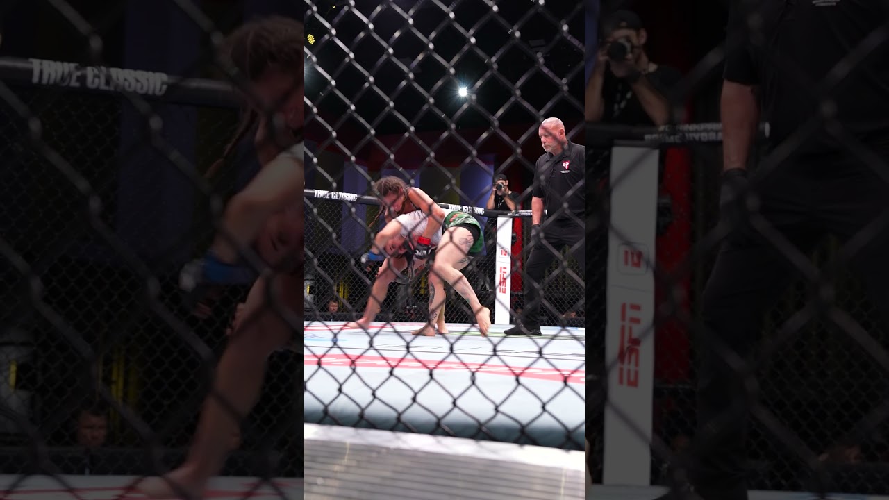 Alice Ardelean put on a show! 💥 #ufcvegas110