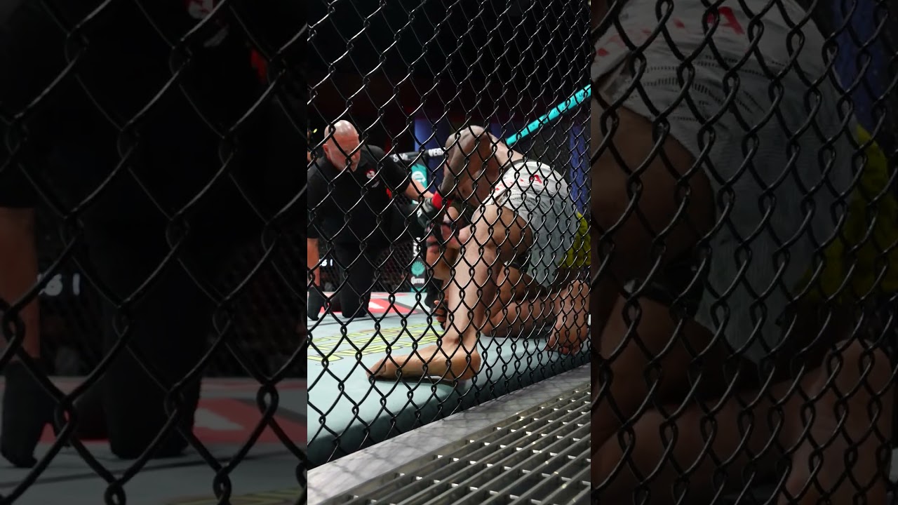 Chris Padilla making a case for the bonus 💵 #ufcvegas111