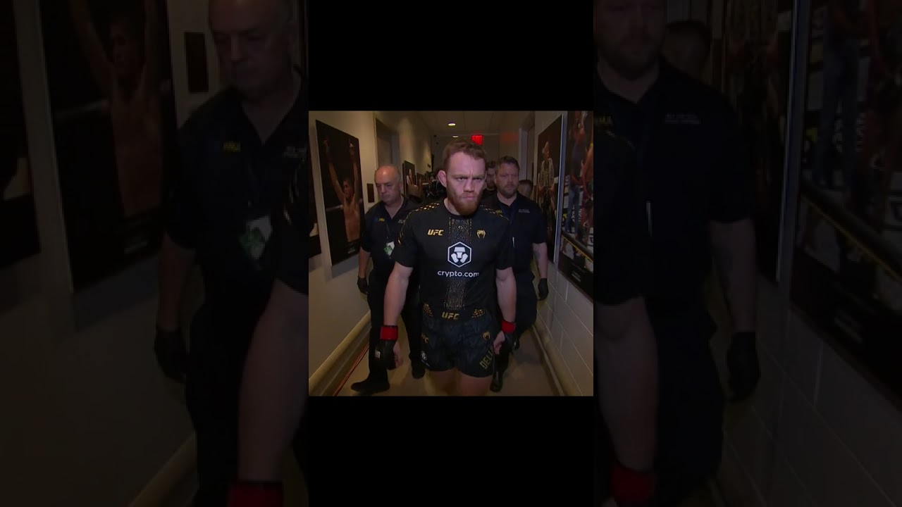 Jack Della Maddalena has made his walk to the octagon! 🛑 #ufc322