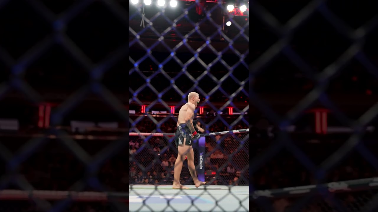 Kyle Daukaus gets the tap! 🚨 #ufc322