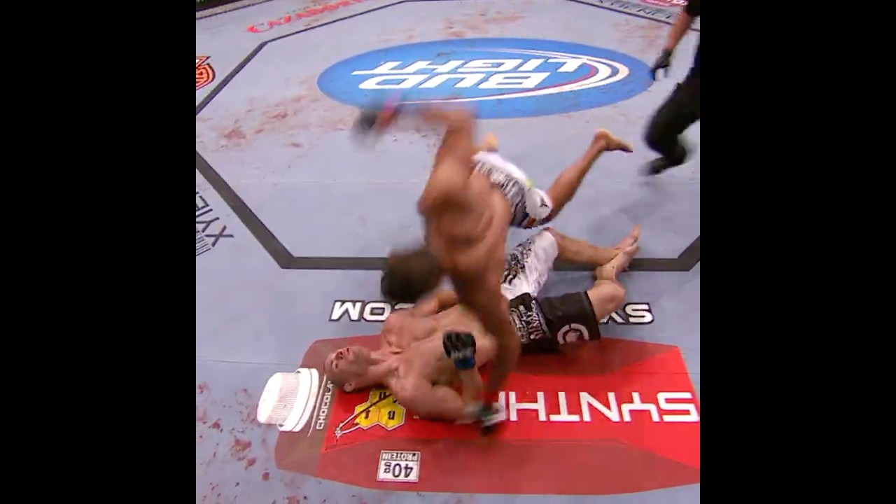 this knockout was.... BRUTAL 🚨 #ufcshorts