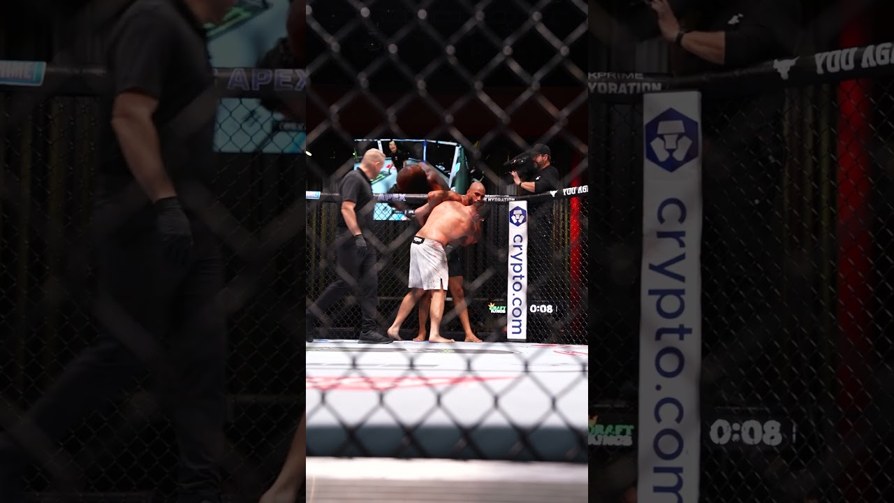 WHAT A FIGHT 👀 #ufcvegas112