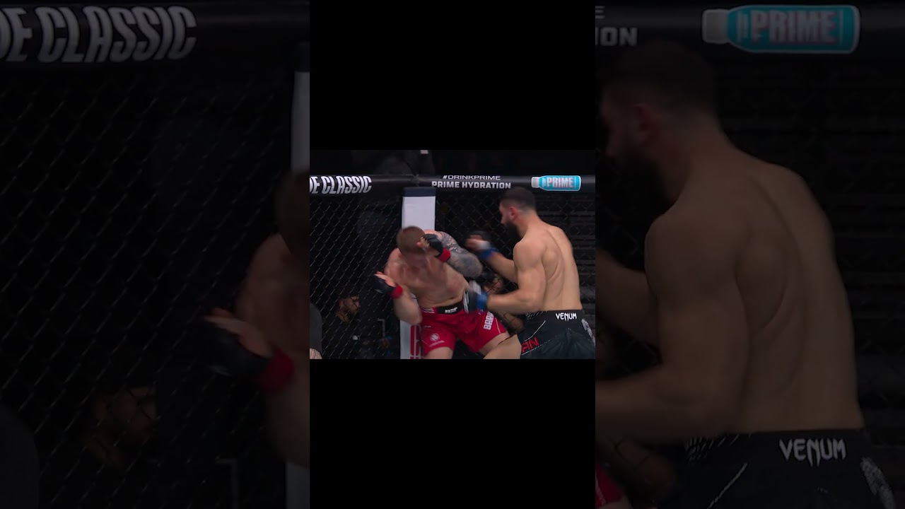 one of the CRAZIEST FIGHTS OF ALL TIME 👀 #ufcshorts